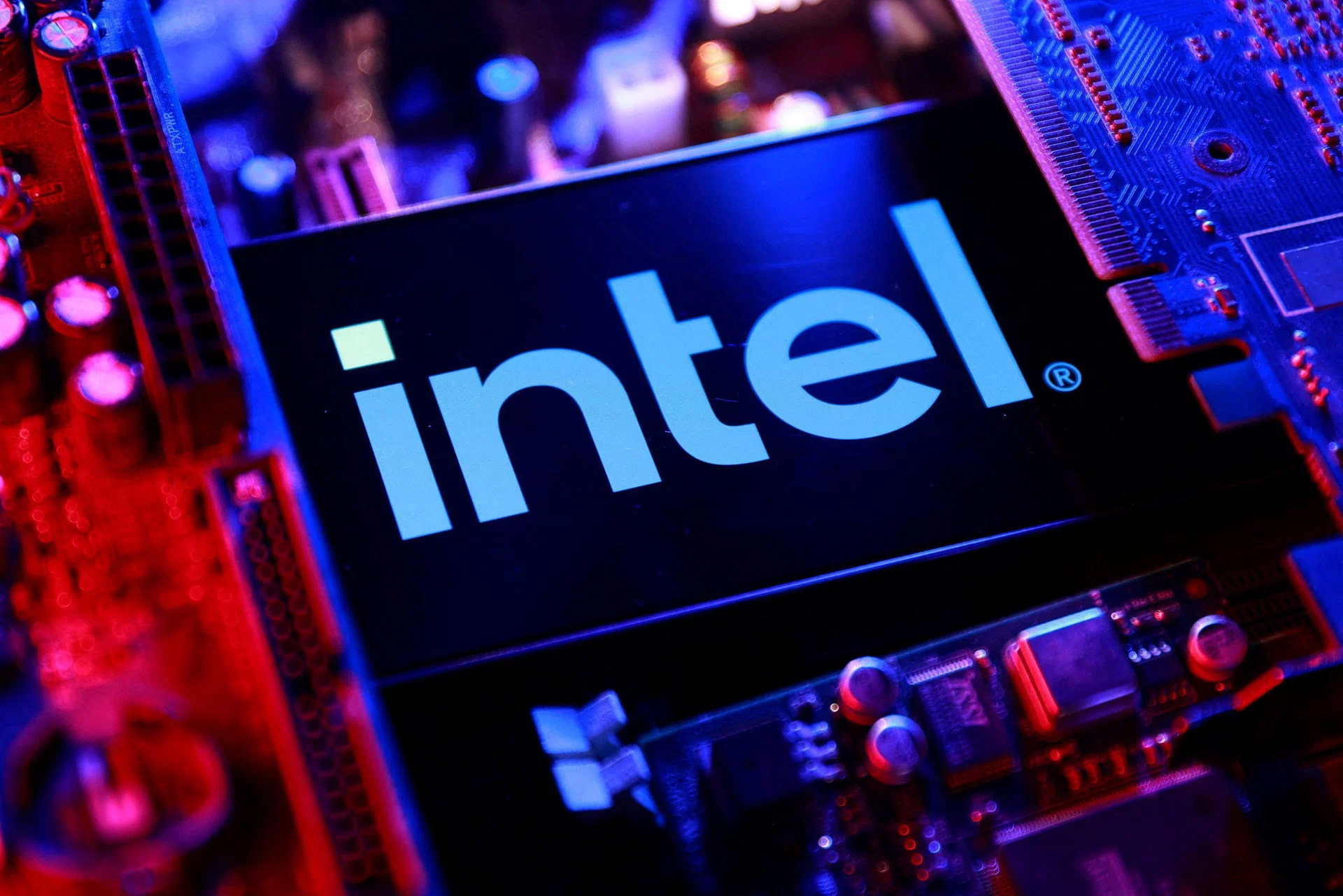 Intel, AMD notify customers in China of lengthy waits for CPUs